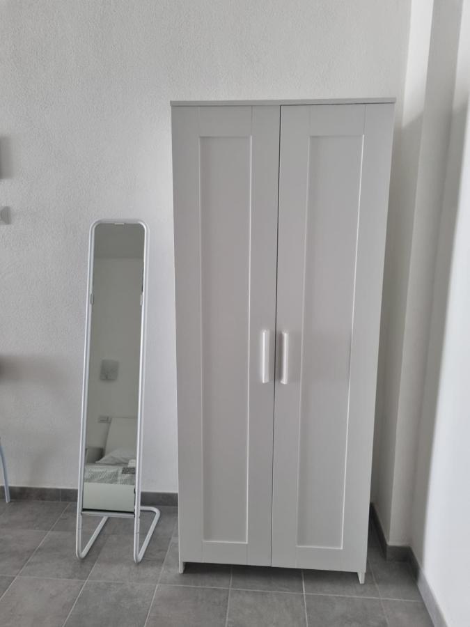 Mito Apartment Кальярі Екстер'єр фото