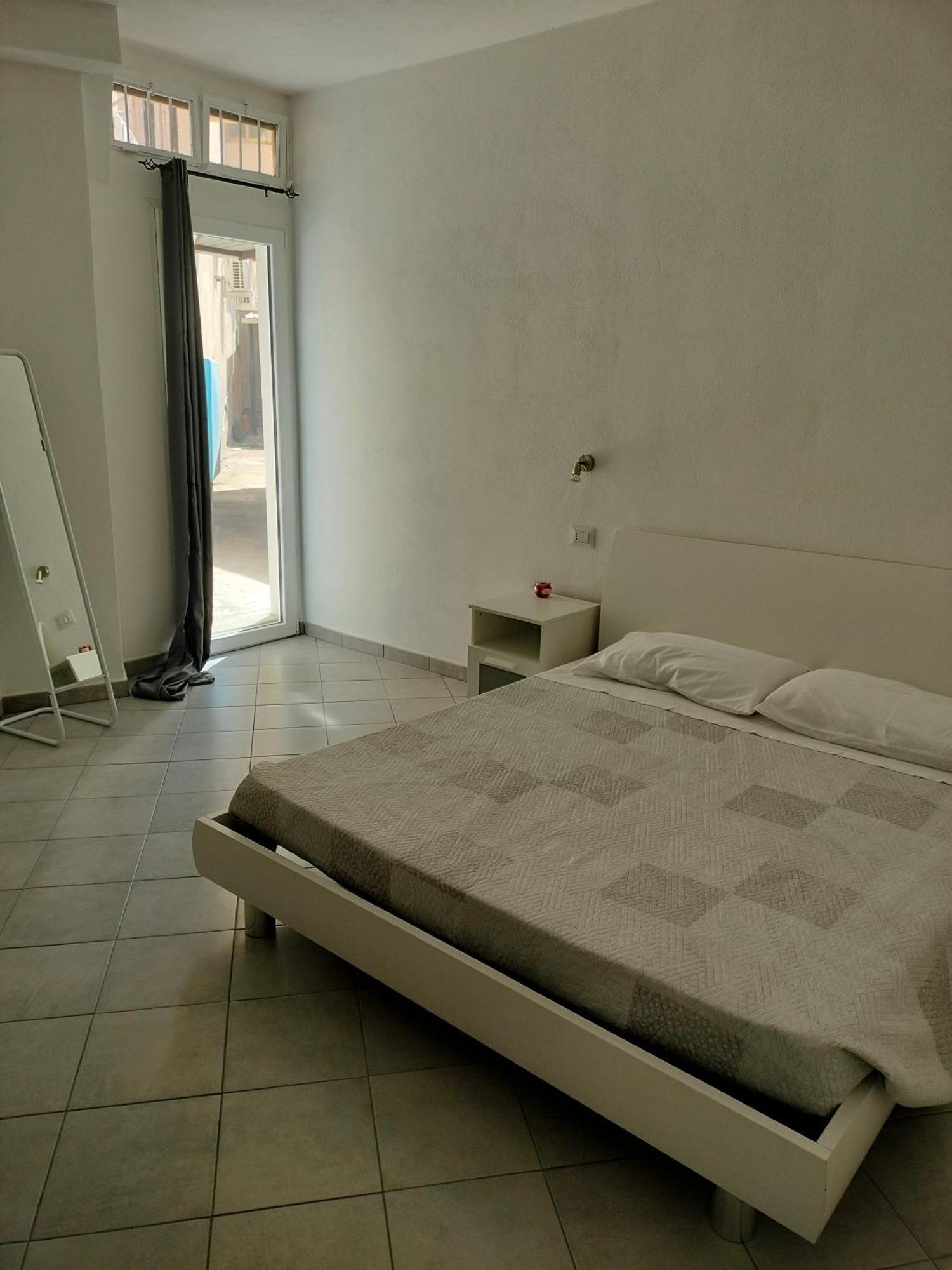 Mito Apartment Кальярі Екстер'єр фото